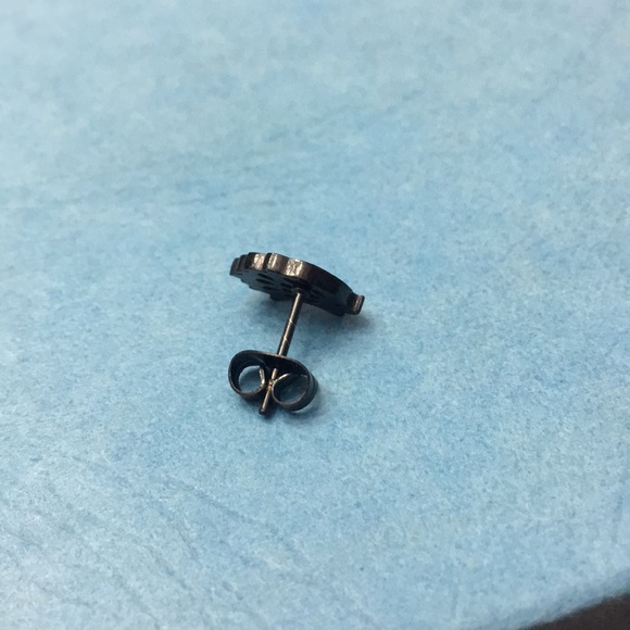 (T1) Hedgehog Earrings - Picture 5 of 5